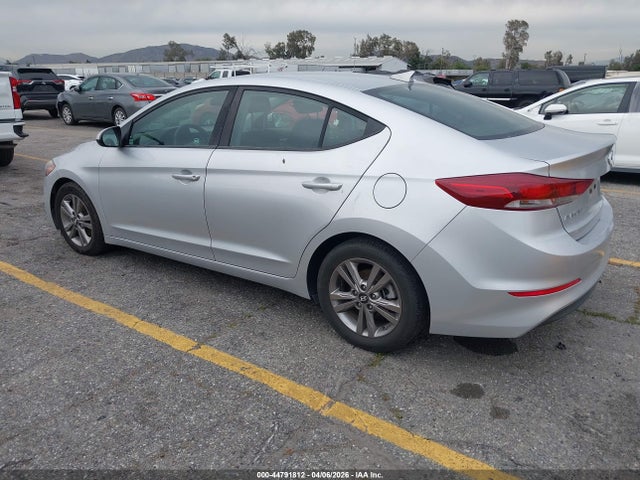 KMHD84LF1JU718065 Hyundai ELANTRA SEL
