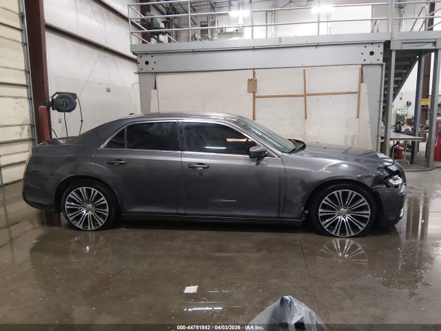 2013 Chrysler 300 300s მანქანა იყიდება აუქციონზე, vin: 2C3CCABG3DH547242, აუქციონის ნომერი: 44791842