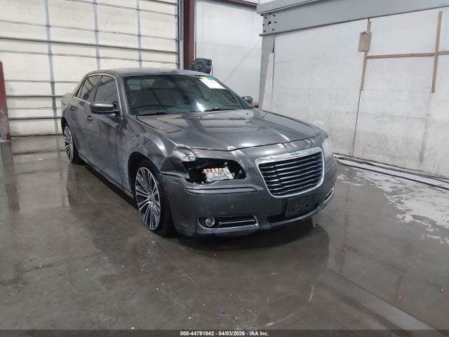 2013 Chrysler 300 300s მანქანა იყიდება აუქციონზე, vin: 2C3CCABG3DH547242, აუქციონის ნომერი: 44791842