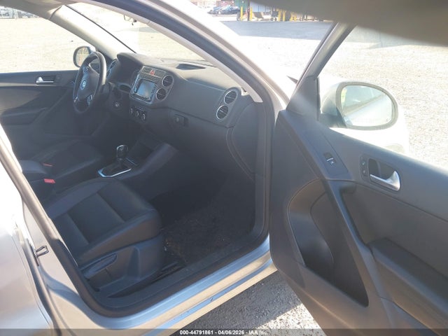 2011 VOLKSWAGEN TIGUAN WVGBV7AX0BW545450 Photo 4