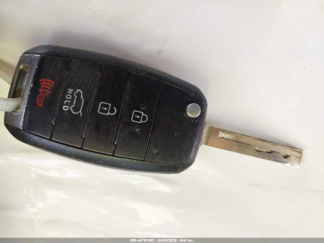 5XYPG4A58HG329966 KIA Sorento 3.3l Lx