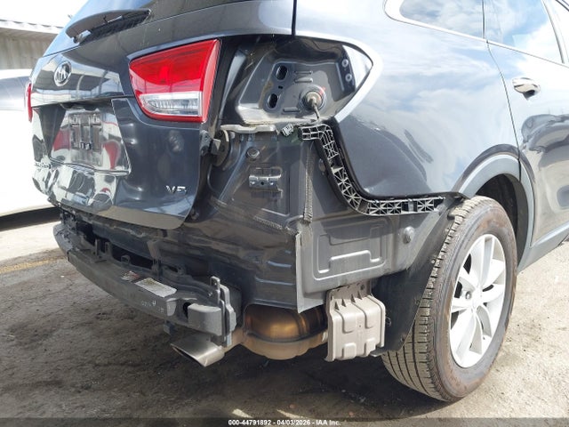 5XYPG4A58HG329966 KIA Sorento 3.3l Lx
