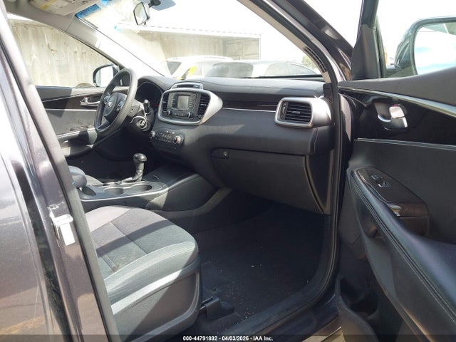 5XYPG4A58HG329966 KIA Sorento 3.3l Lx