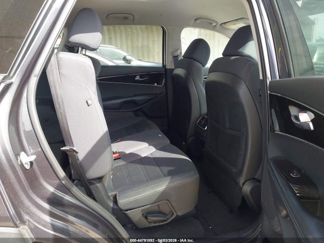5XYPG4A58HG329966 KIA Sorento 3.3l Lx
