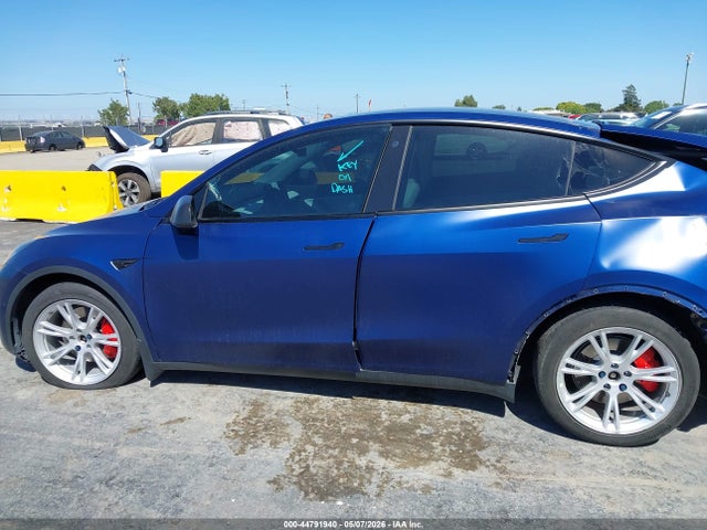 44791940 :رقم المزاد ، 7SAYGDEF7NF326022 vin ، 2022 Tesla Model Y Performance Dual Motor All-wheel Drive مزاد بيع