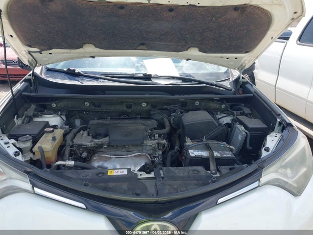 JTMBFREV4HJ716230 Toyota RAV4 LE