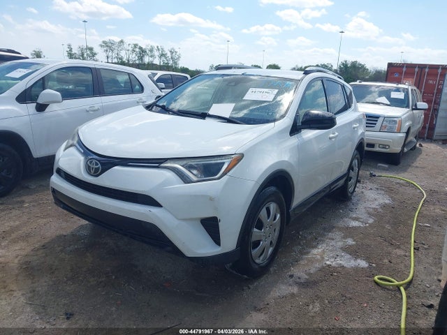 JTMBFREV4HJ716230 Toyota RAV4 LE
