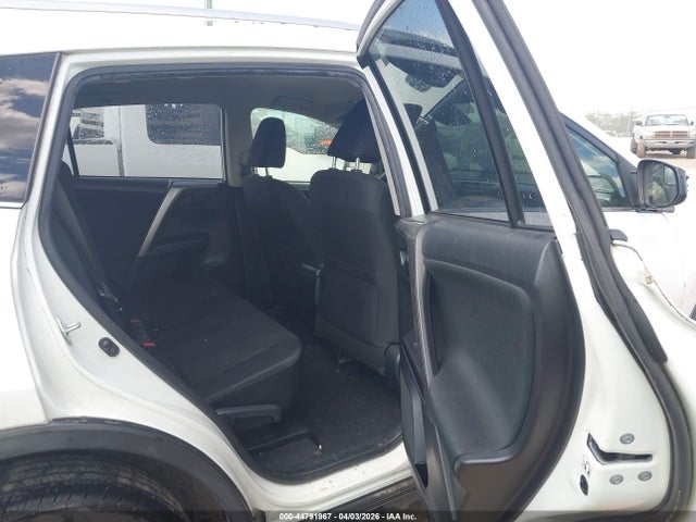 JTMBFREV4HJ716230 Toyota RAV4 LE