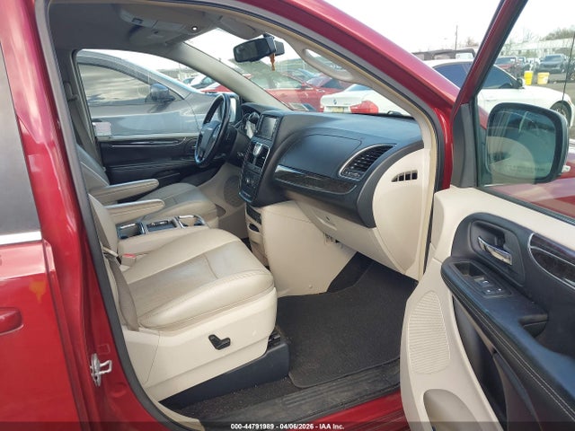 44791989 :رقم المزاد ، 2A4RR8DG7BR745544 vin ، 2011 Chrysler Town & Country Touring-l مزاد بيع