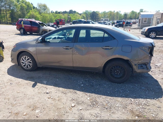 2T1BURHE1JC098545 Toyota COROLLA LE