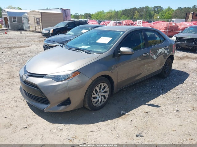 Toyota COROLLA LE 2018 2T1BURHE1JC098545 Image 2