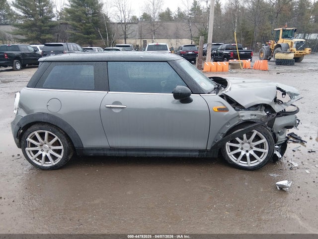 Продажа на аукционе авто 2017 Mini Hardtop Cooper, vin: WMWXP5C37H3B15847, номер лота: 44792025