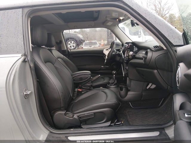 Продажа на аукционе авто 2017 Mini Hardtop Cooper, vin: WMWXP5C37H3B15847, номер лота: 44792025