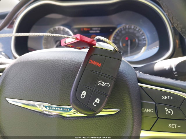 Продаж на аукціоні авто 2015 Chrysler 200 C, vin: 1C3CCCCBXFN703382, номер лоту: 44792028