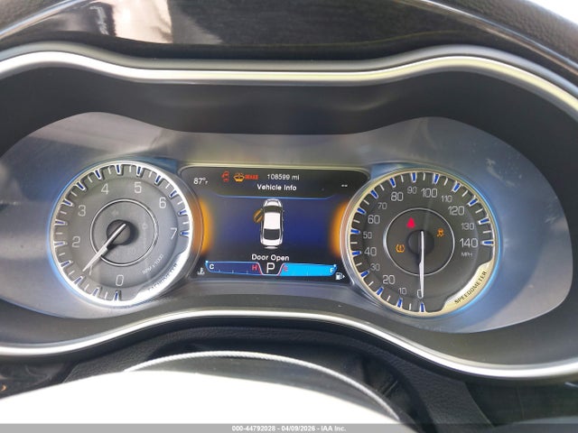 Продаж на аукціоні авто 2015 Chrysler 200 C, vin: 1C3CCCCBXFN703382, номер лоту: 44792028