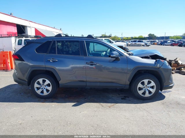 Toyota RAV4 LE 2019 2T3G1RFV7KC053250 Image 13