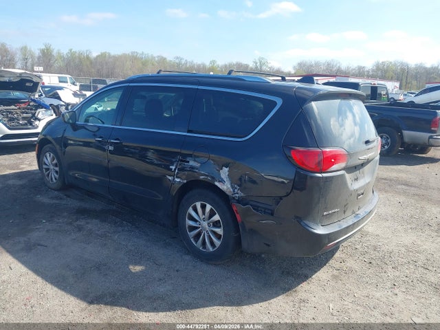Продаж на аукціоні авто 2018 Chrysler Pacifica Touring L, vin: 2C4RC1BG6JR357317, номер лоту: 44792291