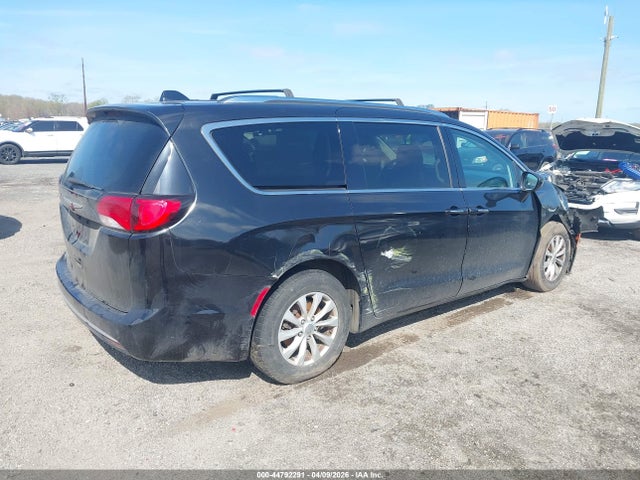Продаж на аукціоні авто 2018 Chrysler Pacifica Touring L, vin: 2C4RC1BG6JR357317, номер лоту: 44792291