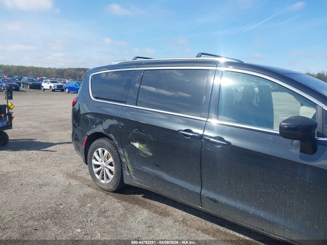 Продаж на аукціоні авто 2018 Chrysler Pacifica Touring L, vin: 2C4RC1BG6JR357317, номер лоту: 44792291