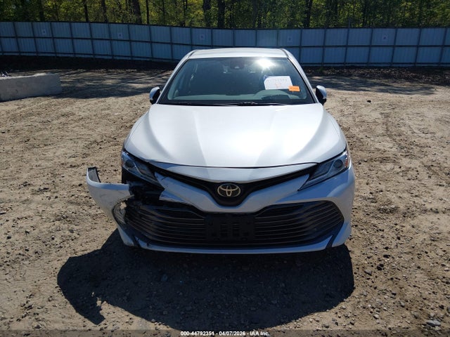 44792351 :رقم المزاد ، 4T1F11AK6LU338153 vin ، 2020 Toyota Camry Xle مزاد بيع