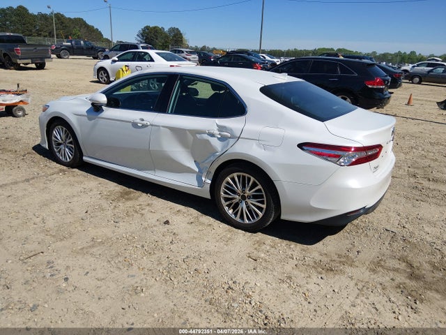 44792351 :رقم المزاد ، 4T1F11AK6LU338153 vin ، 2020 Toyota Camry Xle مزاد بيع
