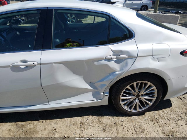44792351 :رقم المزاد ، 4T1F11AK6LU338153 vin ، 2020 Toyota Camry Xle مزاد بيع