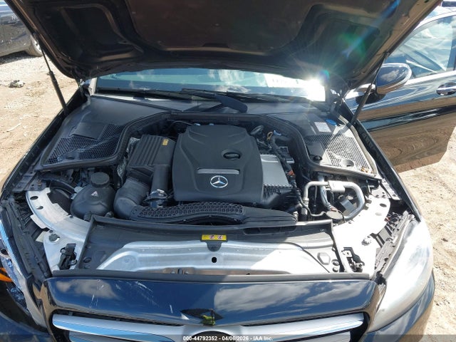 44792352 :رقم المزاد ، 55SWF4JB1JU239185 vin ، 2018 Mercedes-benz C 300 مزاد بيع