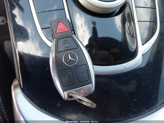 44792352 :رقم المزاد ، 55SWF4JB1JU239185 vin ، 2018 Mercedes-benz C 300 مزاد بيع