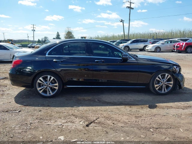 44792352 :رقم المزاد ، 55SWF4JB1JU239185 vin ، 2018 Mercedes-benz C 300 مزاد بيع