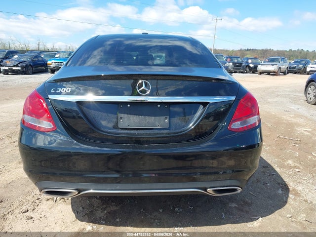44792352 :رقم المزاد ، 55SWF4JB1JU239185 vin ، 2018 Mercedes-benz C 300 مزاد بيع