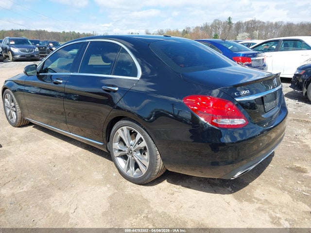 44792352 :رقم المزاد ، 55SWF4JB1JU239185 vin ، 2018 Mercedes-benz C 300 مزاد بيع