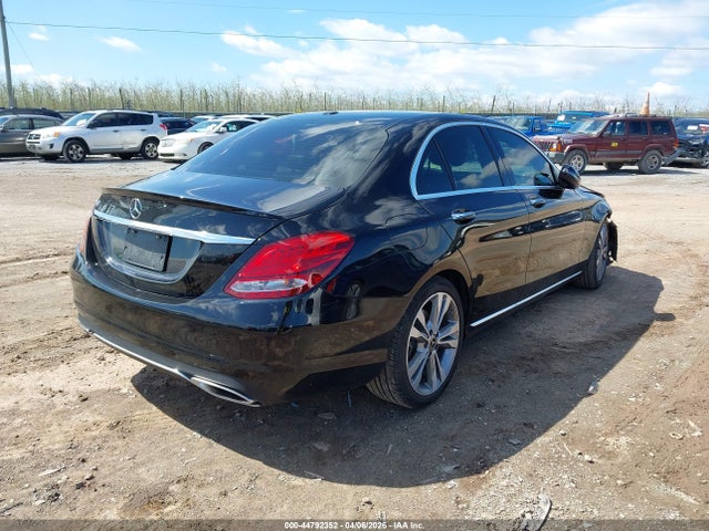 44792352 :رقم المزاد ، 55SWF4JB1JU239185 vin ، 2018 Mercedes-benz C 300 مزاد بيع