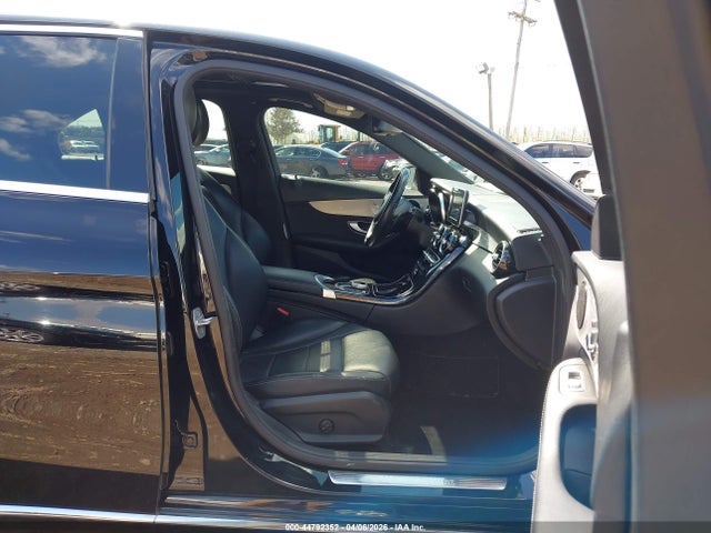 44792352 :رقم المزاد ، 55SWF4JB1JU239185 vin ، 2018 Mercedes-benz C 300 مزاد بيع