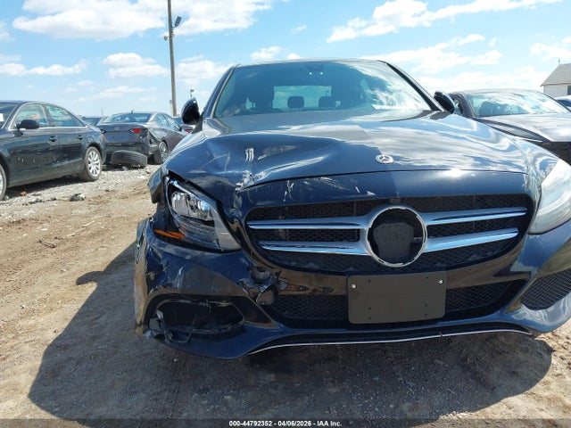 44792352 :رقم المزاد ، 55SWF4JB1JU239185 vin ، 2018 Mercedes-benz C 300 مزاد بيع