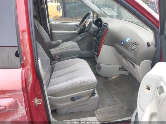 2006 CHRYSLER TOWN & COUNTRY 1A4GP45R66B748784 Photo 4
