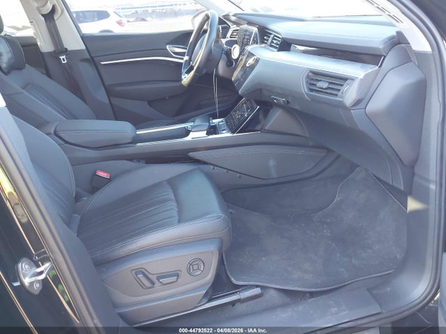 2021 Audi E-tron Sportback Premium Plus Quattro მანქანა იყიდება აუქციონზე, vin: WA12ABGE1MB026257, აუქციონის ნომერი: 44792522