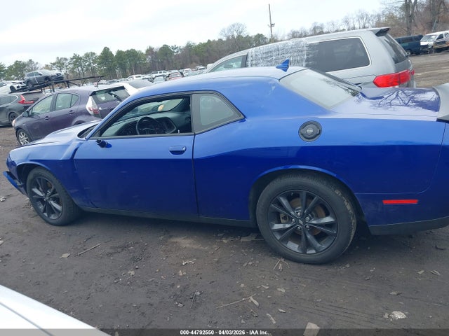 2022 Dodge Challenger Sxt Awd მანქანა იყიდება აუქციონზე, vin: 2C3CDZGGXNH204529, აუქციონის ნომერი: 44792550