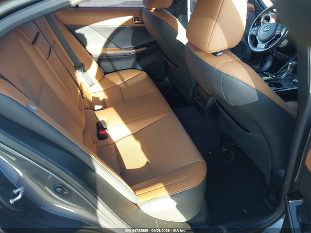 44792596 :رقم المزاد ، JTHAA1D25M5117616 vin ، 2021 Lexus Is 300 مزاد بيع