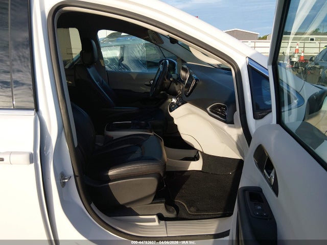 Продажа на аукционе авто 2023 Chrysler Pacifica Touring L, vin: 2C4RC1BGXPR597589, номер лота: 44792607