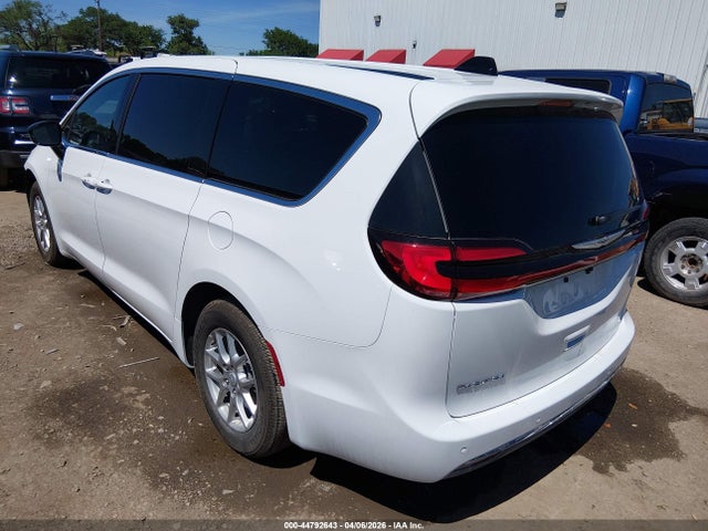 2026 CHRYSLER PACIFICA 2C4RC1BG1TR200930 Photo 2