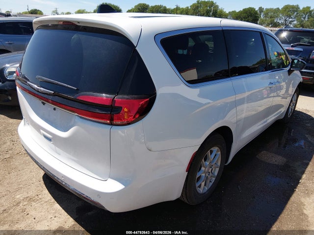 2026 CHRYSLER PACIFICA 2C4RC1BG1TR200930 Photo 3