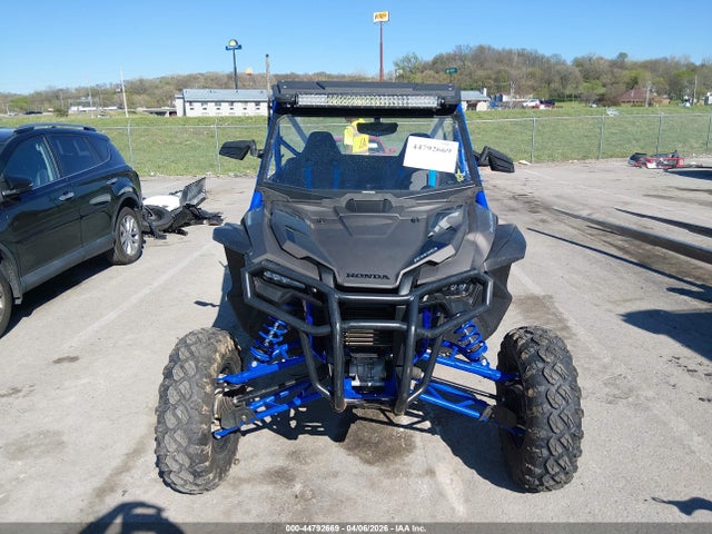 1HFVE057XM4202507 Honda Sxs1000 S2r