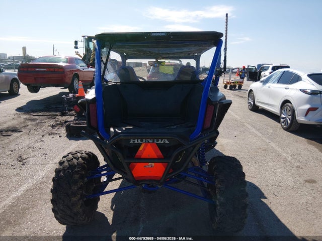 1HFVE057XM4202507 Honda Sxs1000 S2r