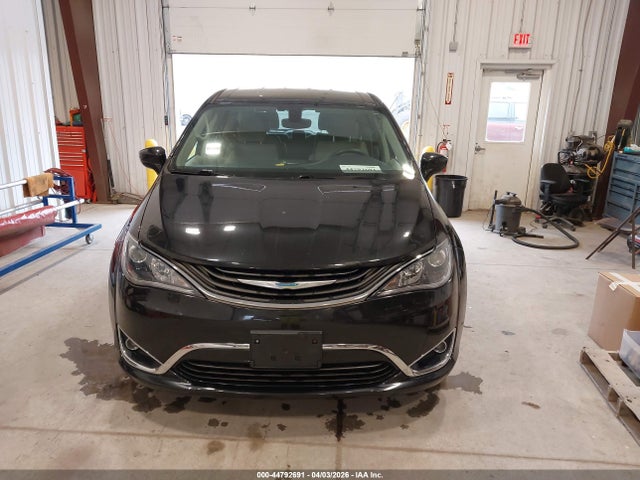 Продажа на аукционе авто 2018 Chrysler Pacifica Hybrid Touring Plus, vin: 2C4RC1H71JR355224, номер лота: 44792691