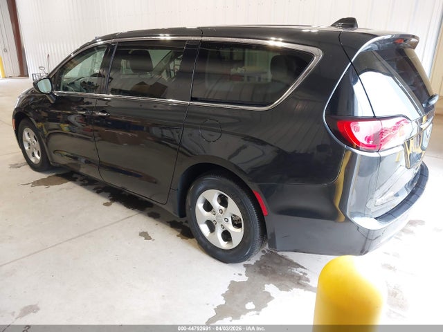 2018 CHRYSLER PACIFICA HYBRID 2C4RC1H71JR355224 Photo 2