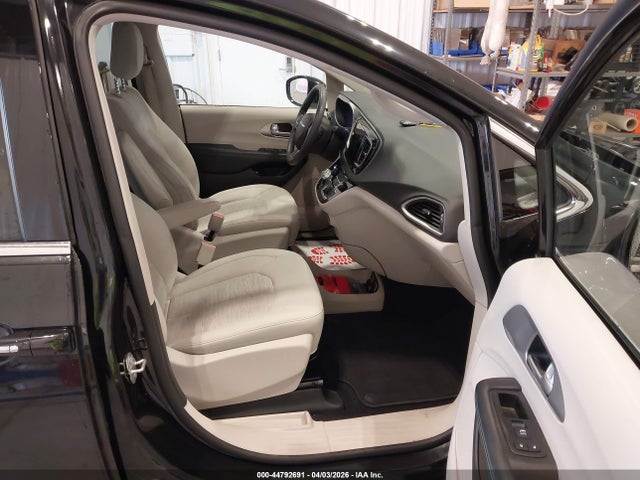2018 CHRYSLER PACIFICA HYBRID 2C4RC1H71JR355224 Photo 4