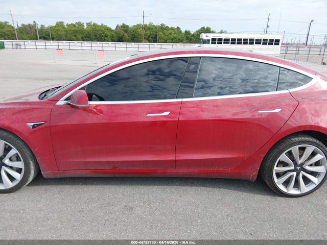 2018 Tesla Model 3 Long Range/mid Range მანქანა იყიდება აუქციონზე, vin: 5YJ3E1EA3JF102952, აუქციონის ნომერი: 44792769