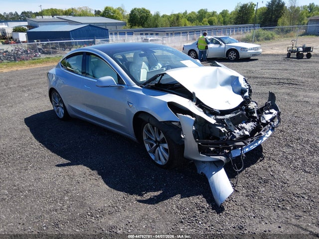 2018 TESLA MODEL 3 5YJ3E1EB9JF097300