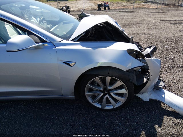 Продаж на аукціоні авто 2018 Tesla Model 3 Long Range/performance, vin: 5YJ3E1EB9JF097300, номер лоту: 44792781