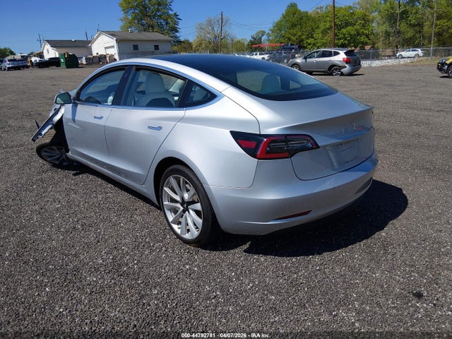 2018 TESLA MODEL 3 5YJ3E1EB9JF097300 Photo 2